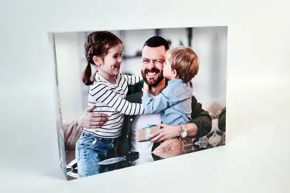 Familienfoto im Plexiglasblock, ein schönes Muttertag- oder Vatertagsgeschenk