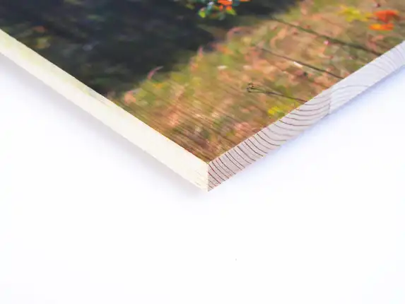 Holzfoto von der Seite, ein wunderschönes Naturprodukt.