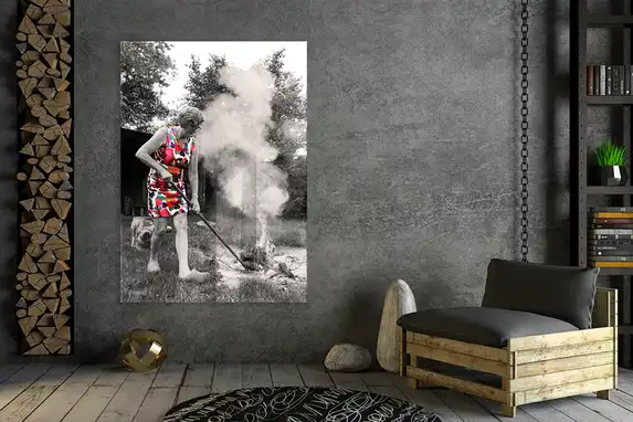Großformatiges Plexiglasfoto im Wohnzimmer.