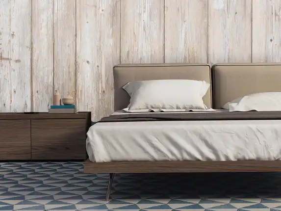 Fototapete mit Holzlamellenoptik im Schlafzimmer.