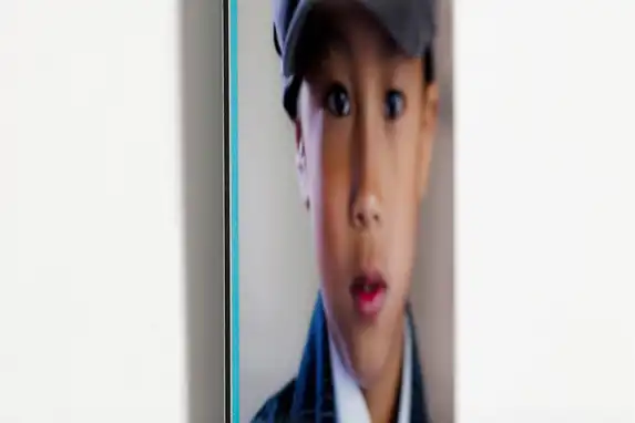 Der professionelle Laborfotodruck wird zwischen 3 mm Acryl und 3 mm Dibond geklebt.