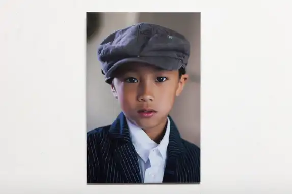 Portraitfoto auf dem Canon Pro 4000 gedruckt und auf die Aluminiumplatte geklebt.